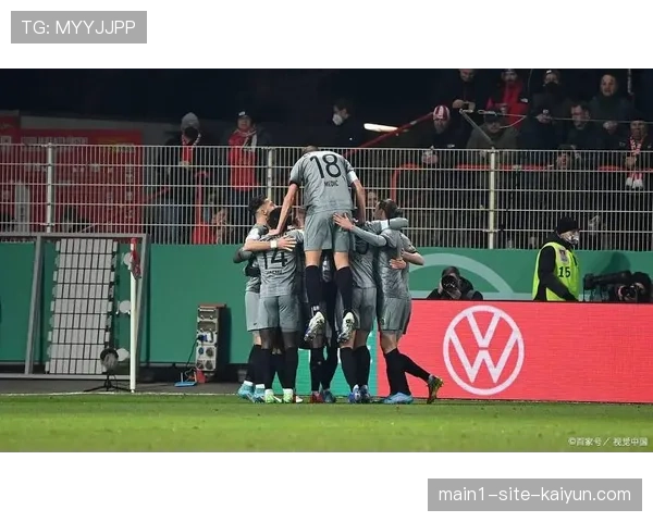 圣保利三四二一阵型稳固后防 二十五次抢断切断莱比锡中前场